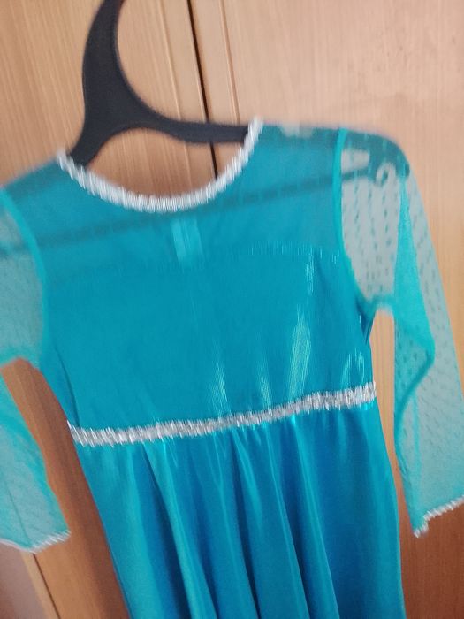 Продам платье на 8-9-10 лет