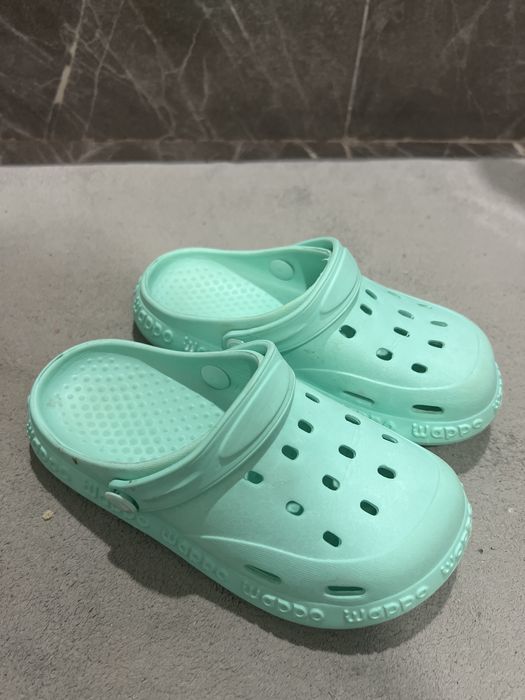 Продам детские ботинки на мальчика и девочку.