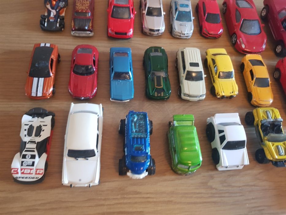 Колички matchbox u hotwheels