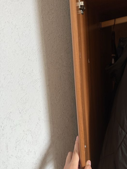 Пяти дверный шкаф