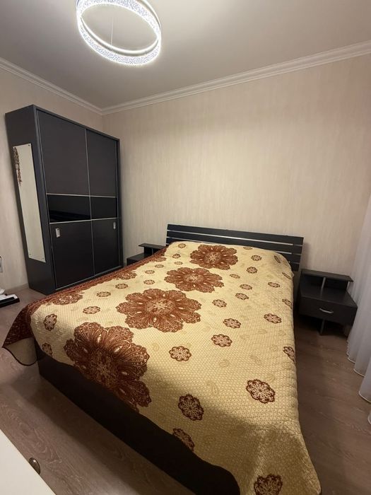 Продам спальный гарнитур с матрасом