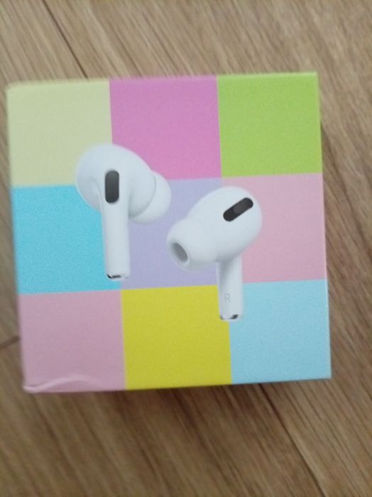 Căști wireless  pe negru