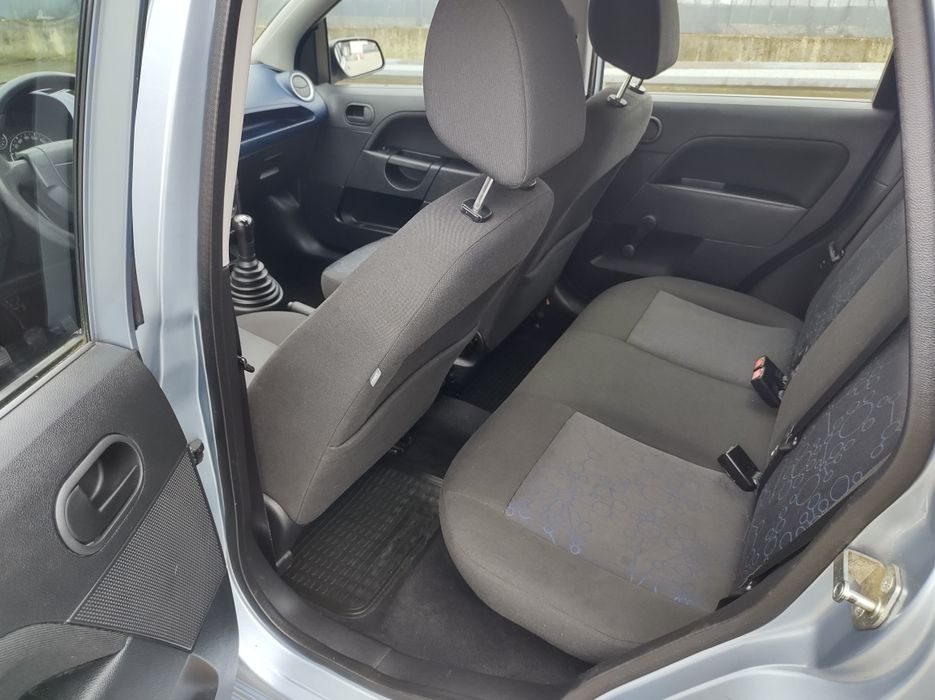 Ford fiesta benzina 13 impecabila preț 1600  euro