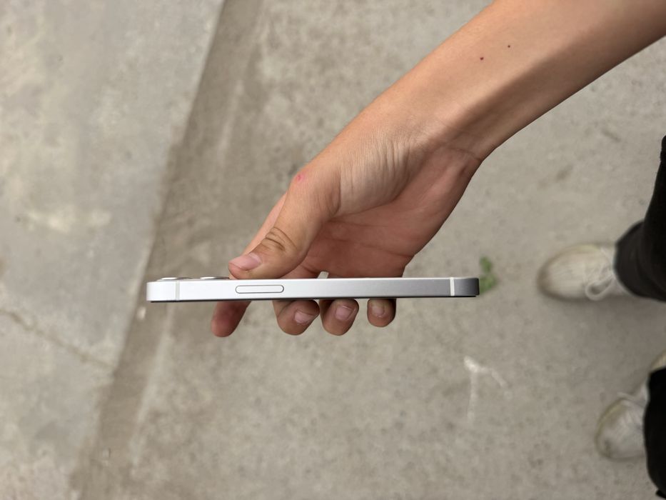 12mini iphone sotiladi 64 gb oq rang
