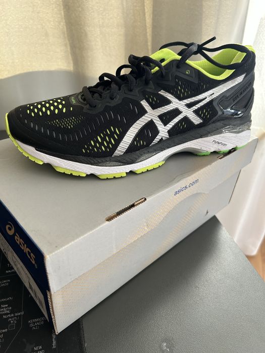 Обувки asics 42 размер