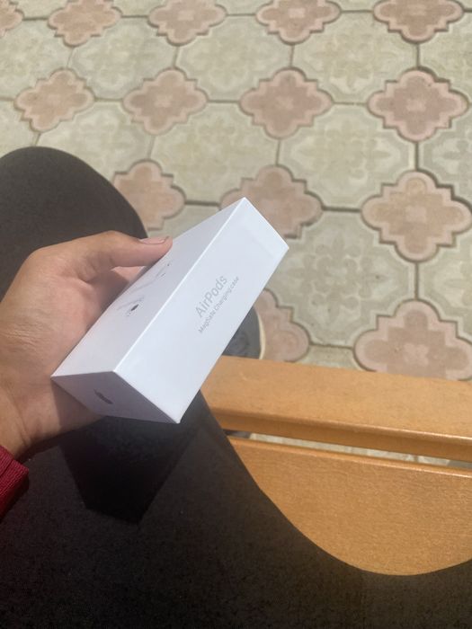 Срочно продам оригинальные airpods 2