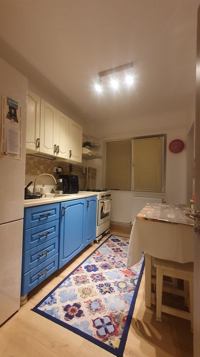 Vând apartament 4 camere în Moinești