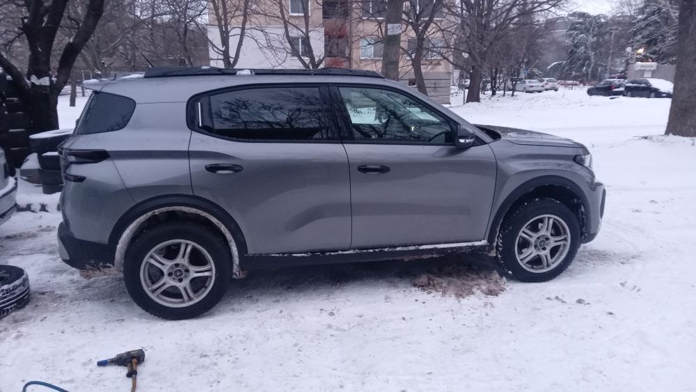 Комплект оригинални джанти с гуми и тасове от  Citroen c3 aircross 2025
