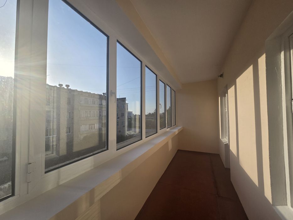 Zudlik bilan frunze massifda 2xonali skvaznoy  6metr veranda sotiladi