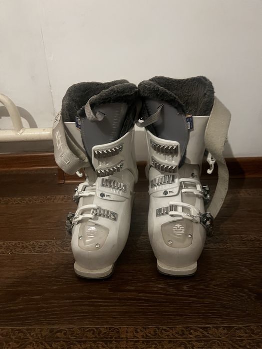 Лыжи, палки , ботинки, шлем, очки