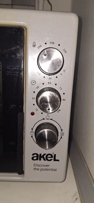 Продам печь духовку akel