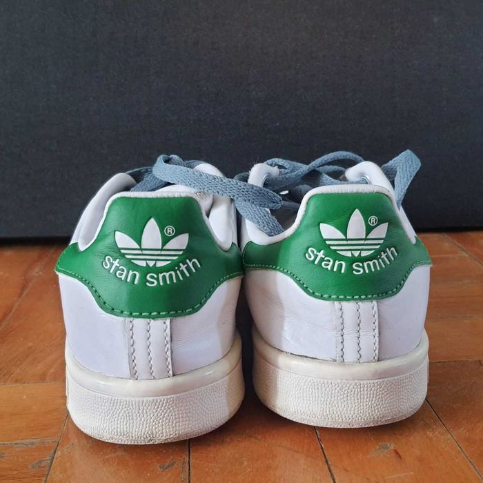 Adidasi dama Stan Smith purtati