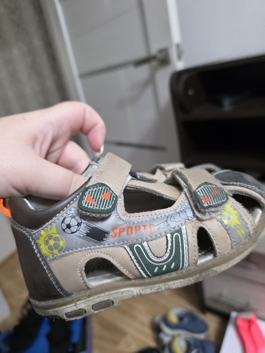 Продам обувь детскую