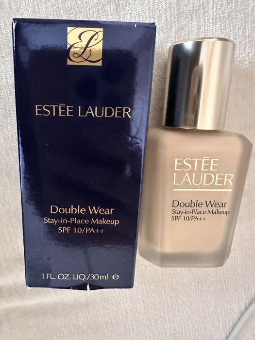 Фон дьо тен Estee Lauder с подарък - помпичка