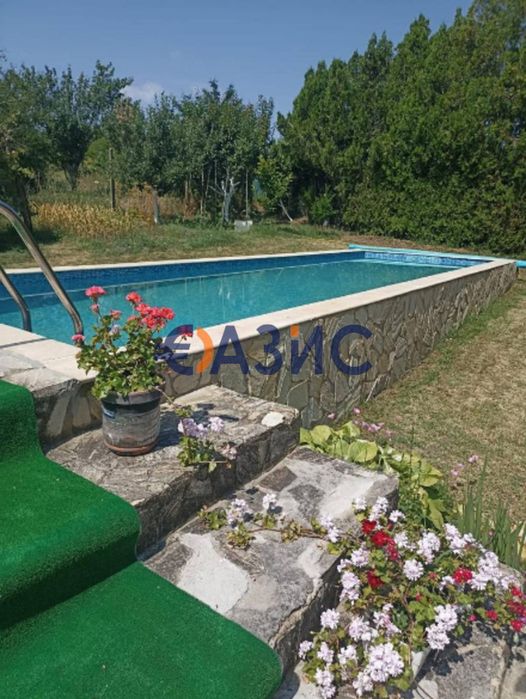 Къща с басейн с. Близнаци на 20 км. от Варна, цена 327 000 евро #34237036