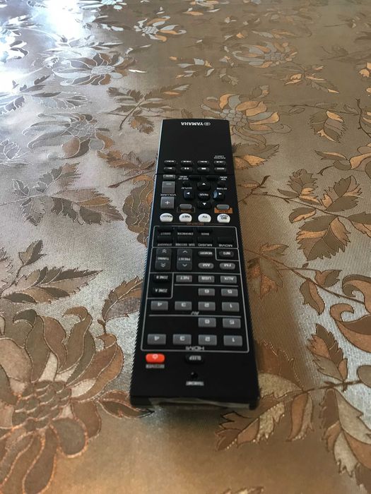 Vand Receiver RX-V477 si Boxe Yamaha 5.1 ca Nou Putin Folosit