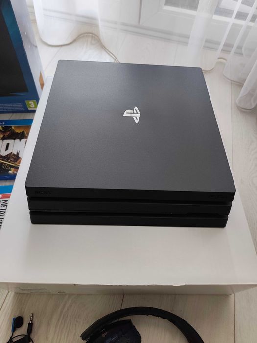 PlayStation 4 Pro Full box-11jocuri+3controllere +casti+ssd 870 EVO