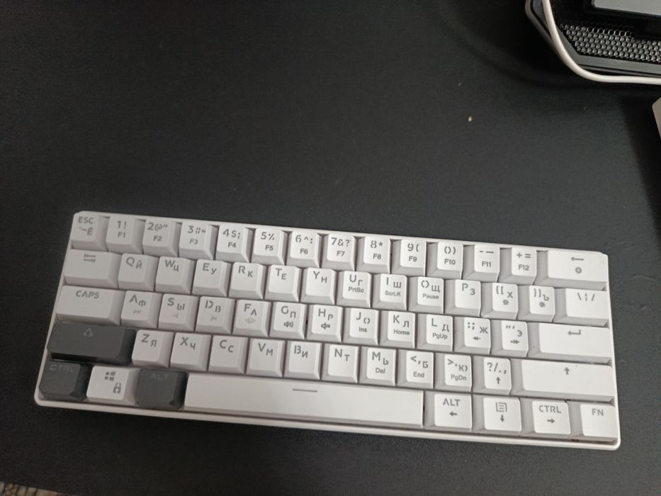 Продам клавиатуру 65%