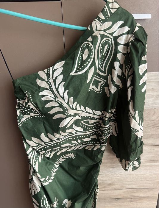 Zara къса рокля по тялото с едно рамо