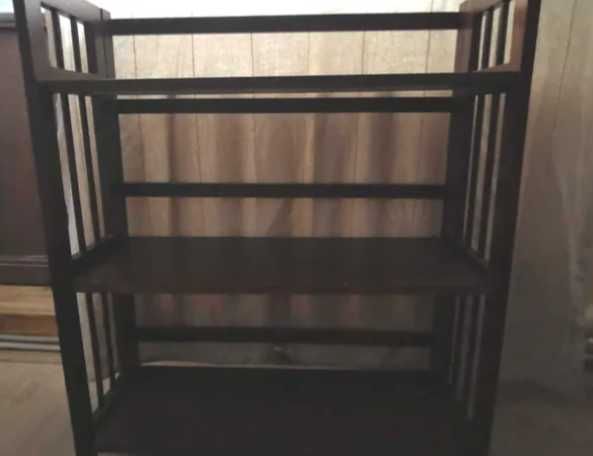 Etajera din lemn cu trei rafturi