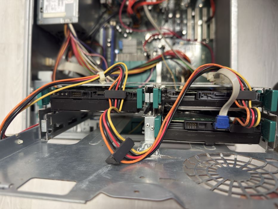 Sistem PC Retro Fujitsu Siemens + Monitor Daewoo (Funcțional)