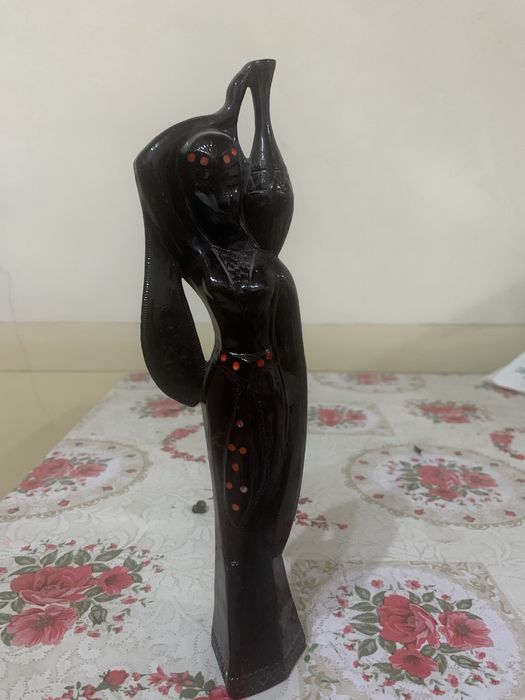 Antik yog‘och haykallar – 40–50 yillik kolleksion buyumlar