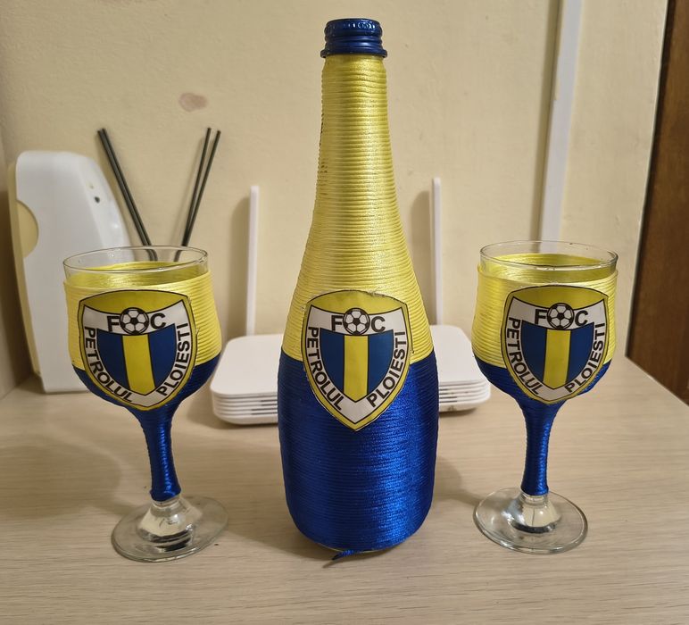 Set 2 pahare și o sticlă personalizate