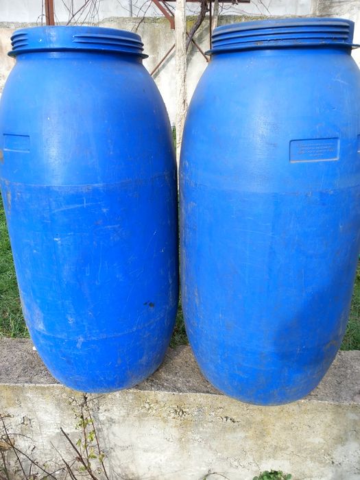 Продавам бидони 7 бр.