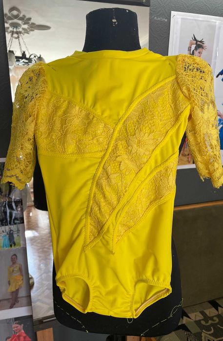 Рокля за танци съобразена с ограниченията