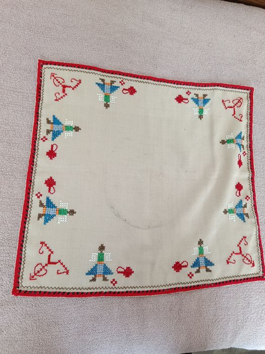 Бродирано кареее