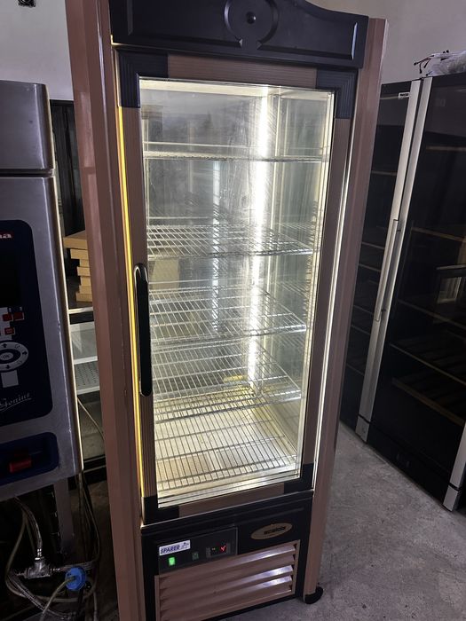 Сладкарска хладилна витрина