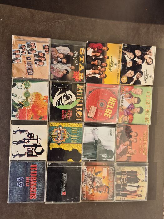 Vând 16 CD originale colectie muzica usoara mixta straina artisti internationalii