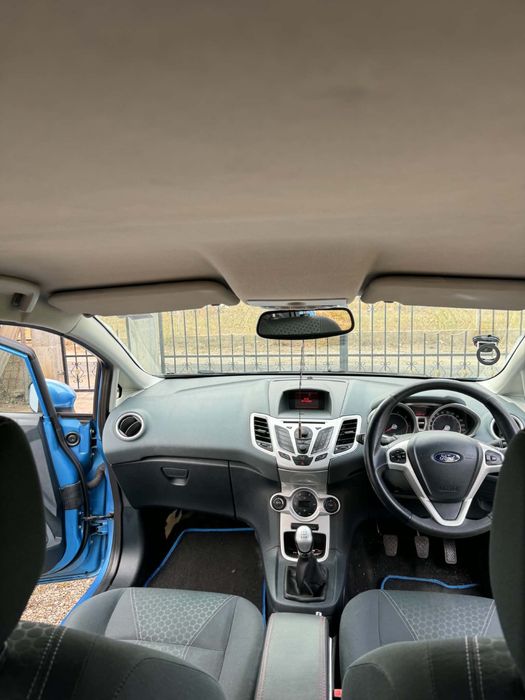 Ford Fiesta Titanium 2009 – 1.6 Benzină – Adus din Anglia pe roți