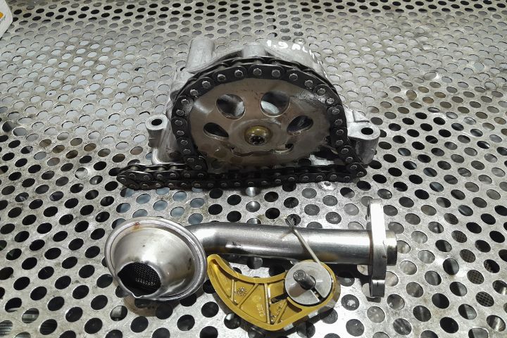 Pompa ulei 06A115105B 06A115105B Volkswagen VW Golf a 4-a generatie