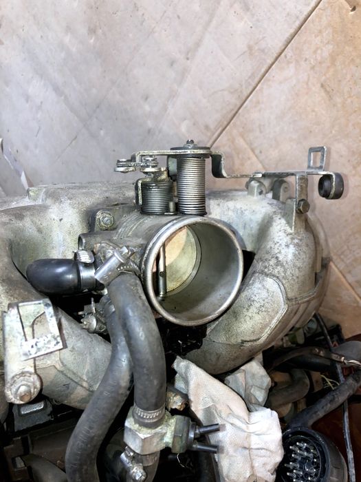 Всмукателен колектор, дросел и дюзи от BMW 325i М20Б25/M20B25 E30 E34