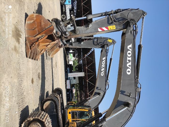 Экскаватор Volvo EC300DL с гидромолотом