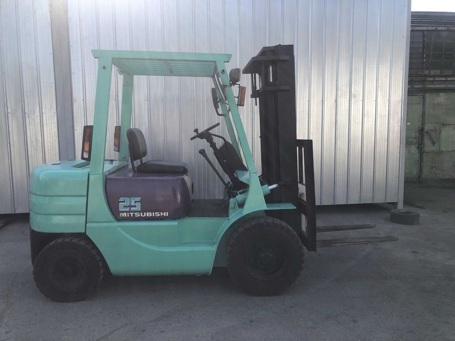 Вилочный погрузчик (кара)