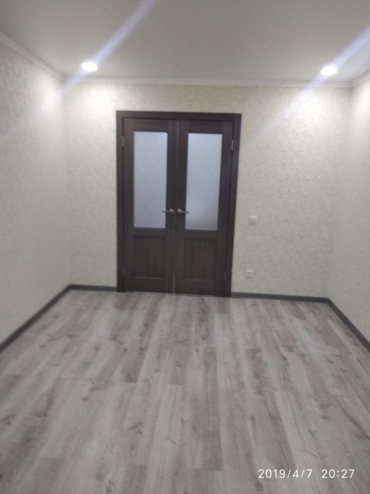 Стелим ламинат  плинтус