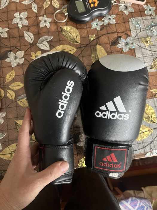 Продам перчатки для бокса