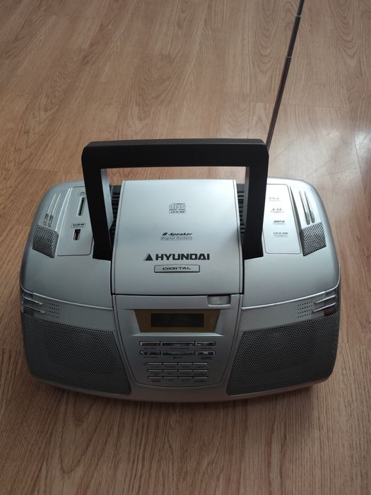 Vând Radio Cd Usb player in stare foarte bună