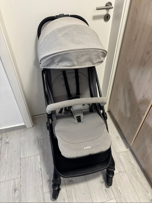 Cărucior ultracompact Joie Tourist