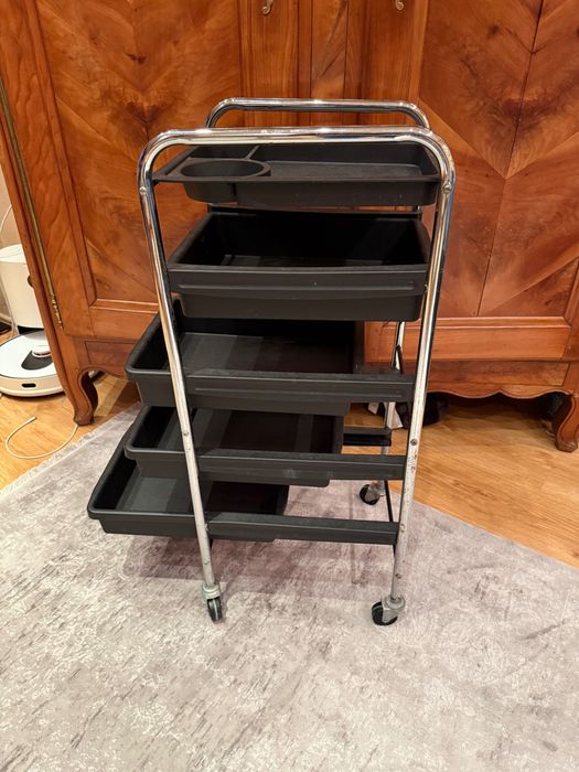 фризьорска количка