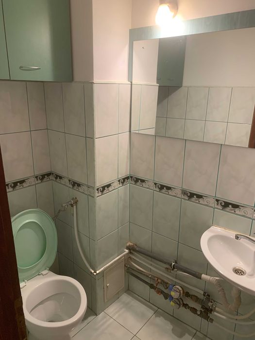 Apartament cu 3 dormitoare, Parcare, 2 bai, 1 balcon, decomandat,