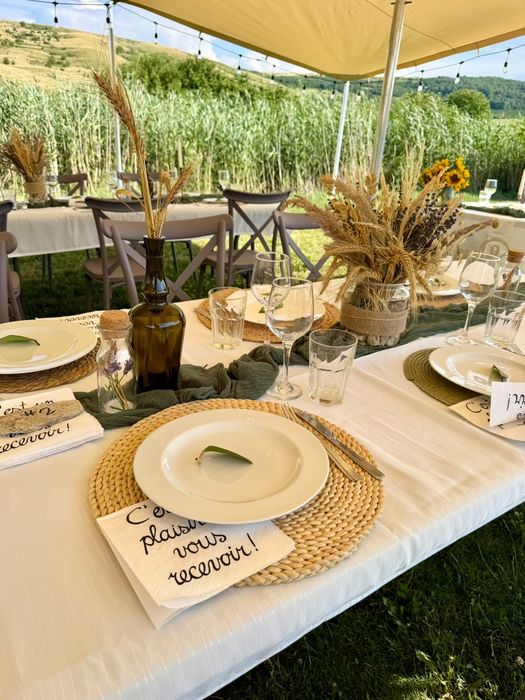 Decorații de nuntă boho/ rustic, servicii personalizate și flori