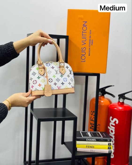 Louis Vuitton Alma чанта