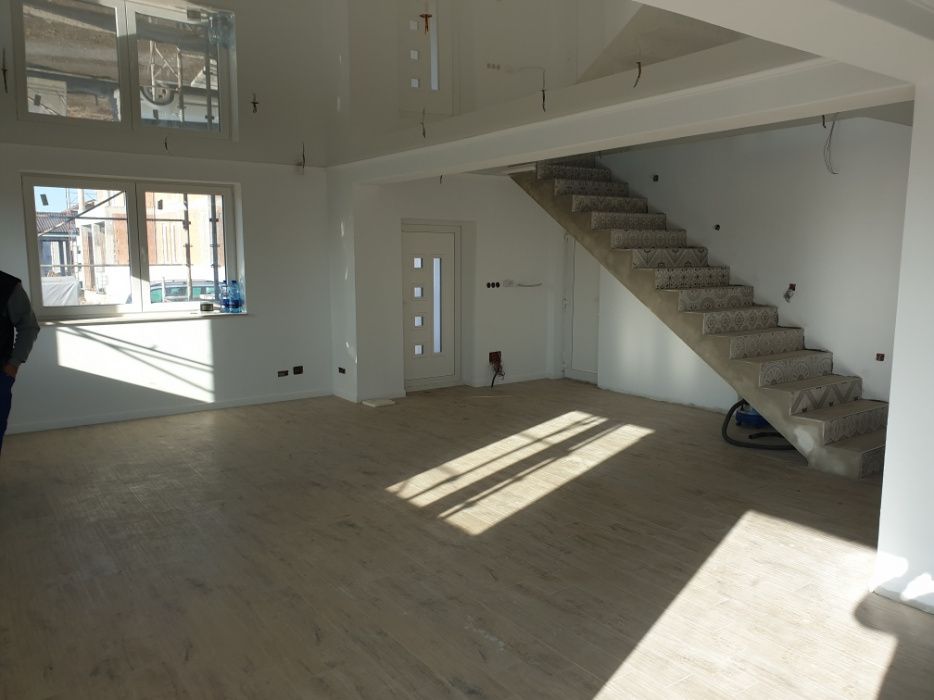 Echipă de constructori ,meseriași în finisaje interioare si exterioare