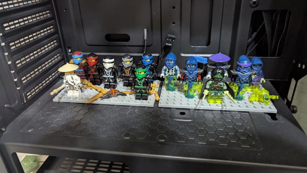 Продам ориг Лего 2015