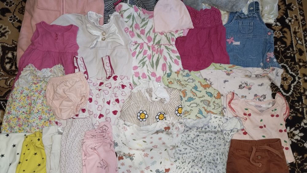 Продам комплект детских вещей