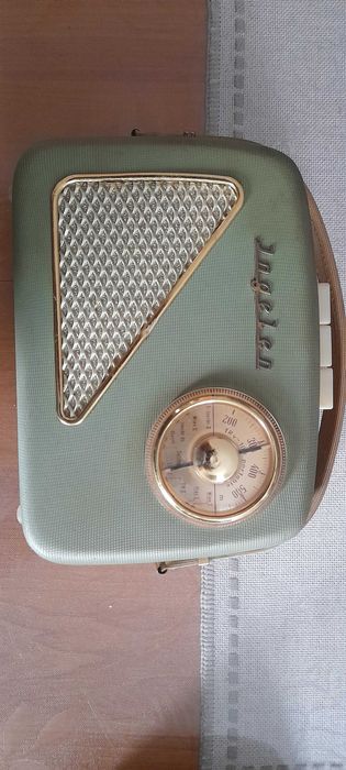 Часовници от соца. РускиРадио антика от 1956год Сребърен джобен