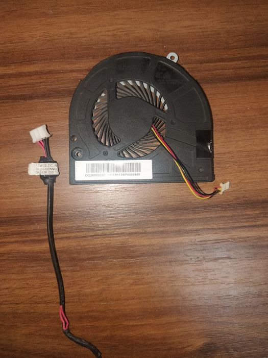 Vând cooler intern + mufă alimentare Acer